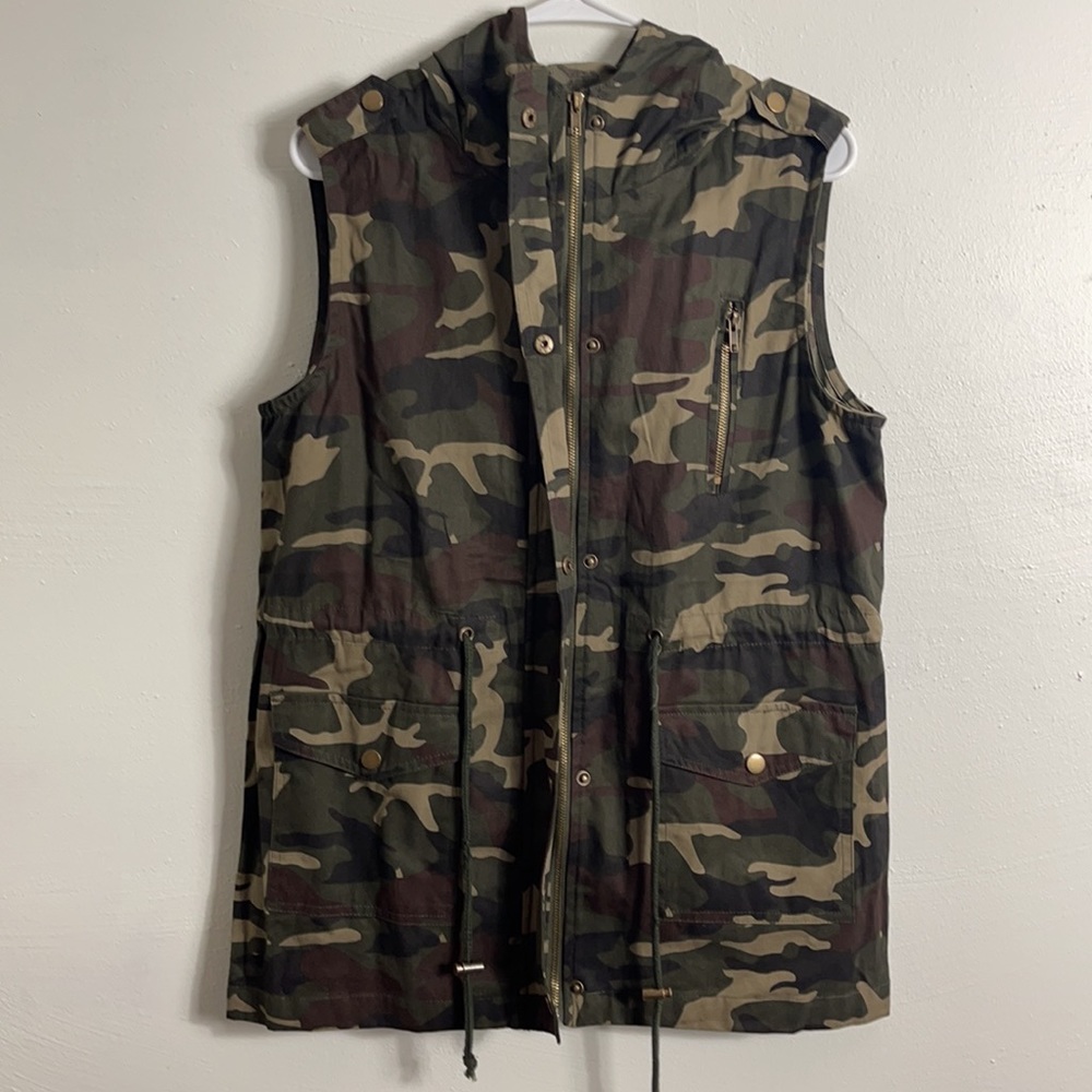 Women’s camo vest size medium - Picture 9 of 16